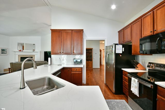 605 Summitbluff Drive, Greenville, SC 29617