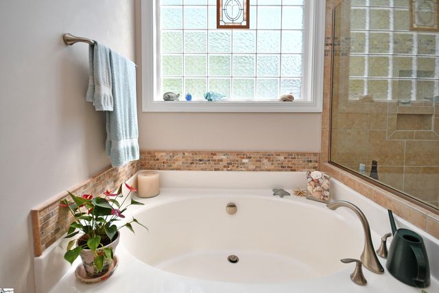 605 Summitbluff Drive, Greenville, SC 29617