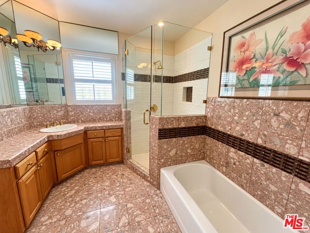3750 Sutro Avenue, Los Angeles, CA 90018