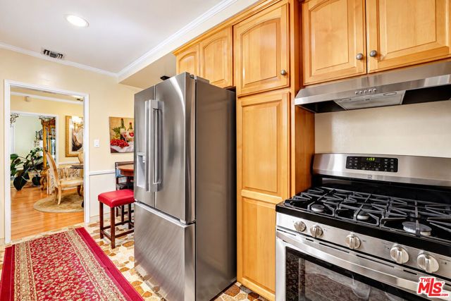 3750 Sutro Avenue, Los Angeles, CA 90018