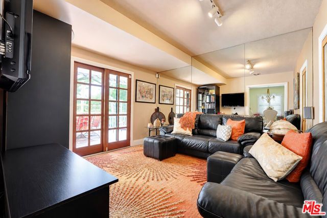 3750 Sutro Avenue, Los Angeles, CA 90018