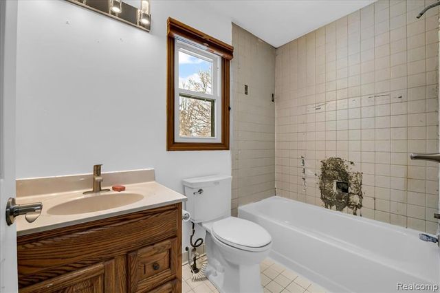 9416 Wildwood Lake Drive, Whitmore Lake, MI 48189