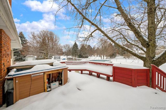 9416 Wildwood Lake Drive, Whitmore Lake, MI 48189