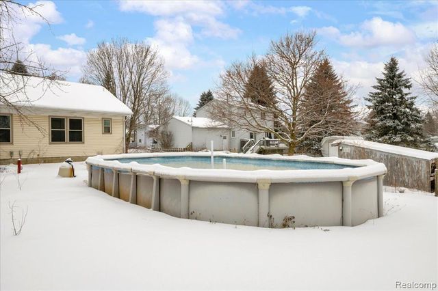 9416 Wildwood Lake Drive, Whitmore Lake, MI 48189