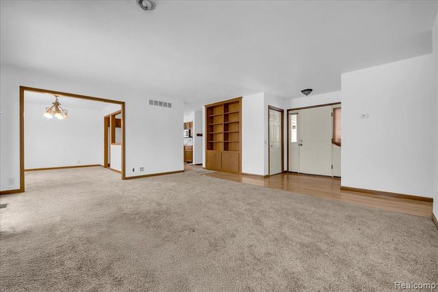 9416 Wildwood Lake Drive, Whitmore Lake, MI 48189