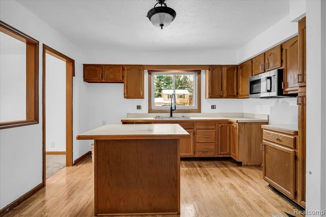 9416 Wildwood Lake Drive, Whitmore Lake, MI 48189