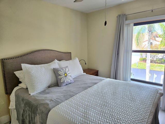 10870 Lakemore Lane 201, Boca Raton, FL 33498