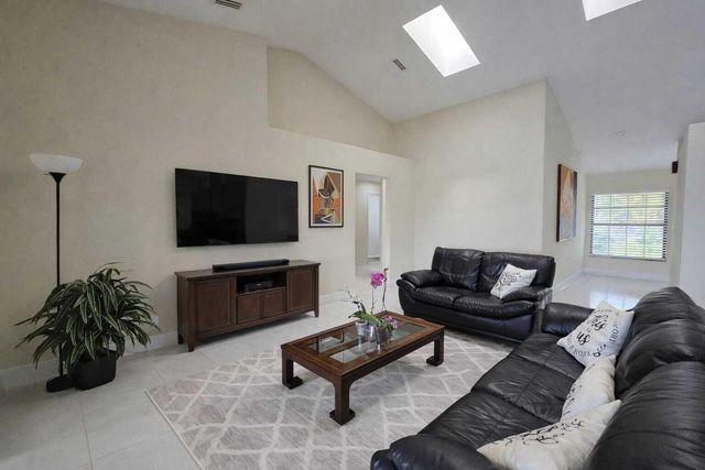 10870 Lakemore Lane 201, Boca Raton, FL 33498