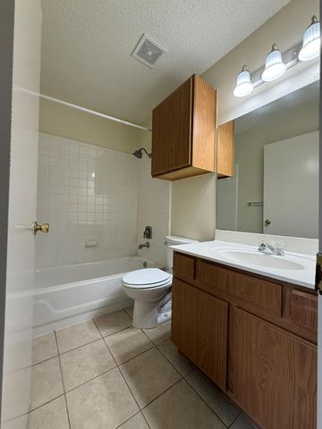 2304 Granberry DR B, Austin, TX 78745