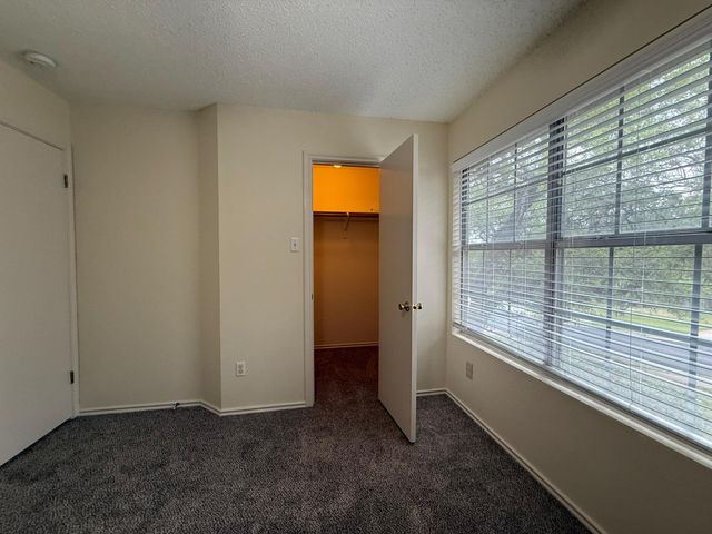 2304 Granberry DR B, Austin, TX 78745