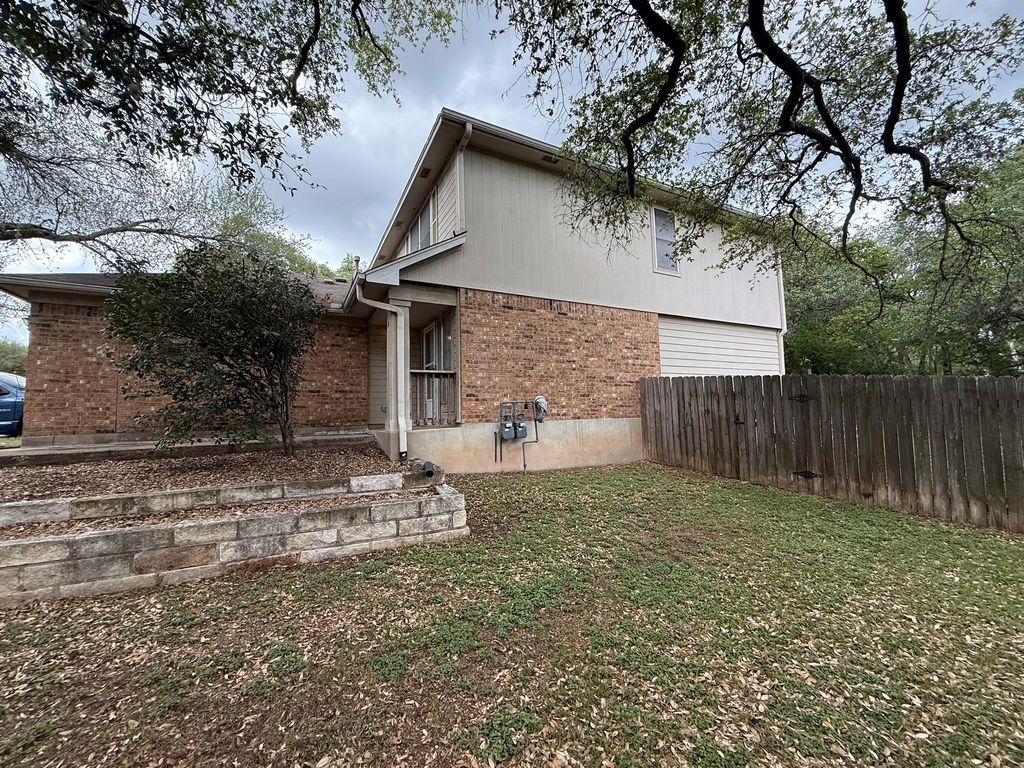 2304 Granberry DR B, Austin, TX 78745