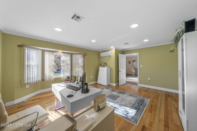 22 Denise Court, Manalapan, NJ 07726