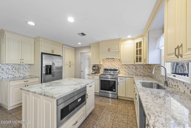 22 Denise Court, Manalapan, NJ 07726