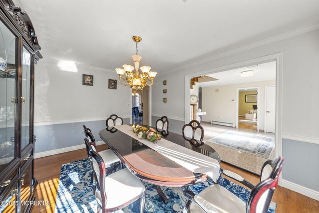 22 Denise Court, Manalapan, NJ 07726