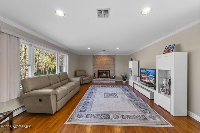 22 Denise Court, Manalapan, NJ 07726