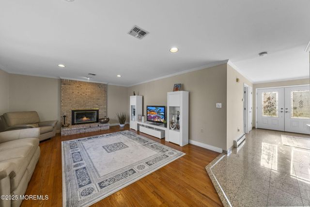 22 Denise Court, Manalapan, NJ 07726