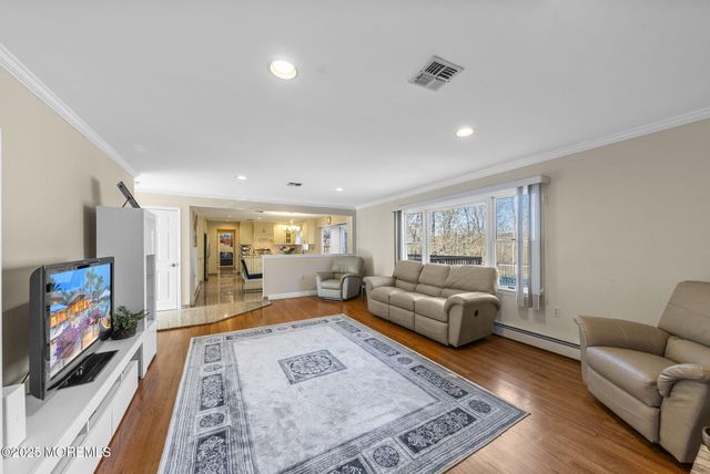 22 Denise Court, Manalapan, NJ 07726