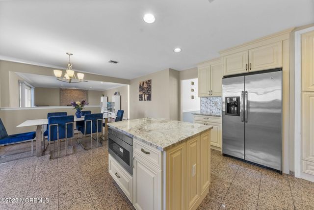 22 Denise Court, Manalapan, NJ 07726