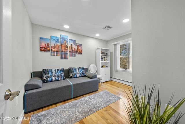 22 Denise Court, Manalapan, NJ 07726