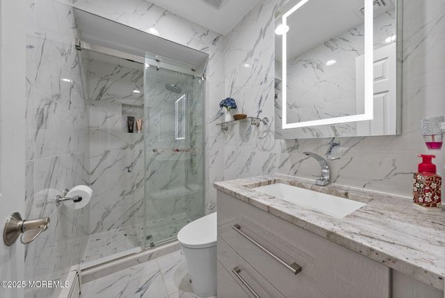 22 Denise Court, Manalapan, NJ 07726