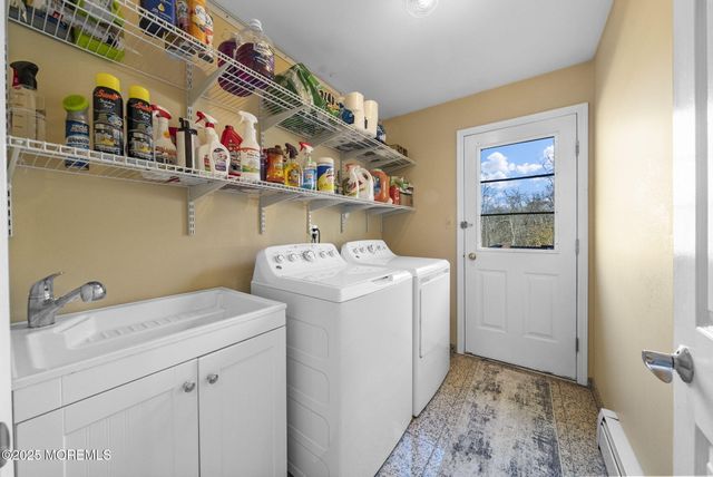 22 Denise Court, Manalapan, NJ 07726