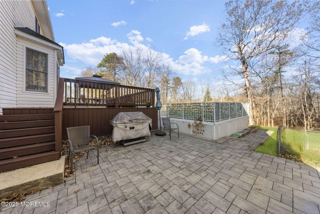 22 Denise Court, Manalapan, NJ 07726