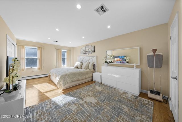 22 Denise Court, Manalapan, NJ 07726