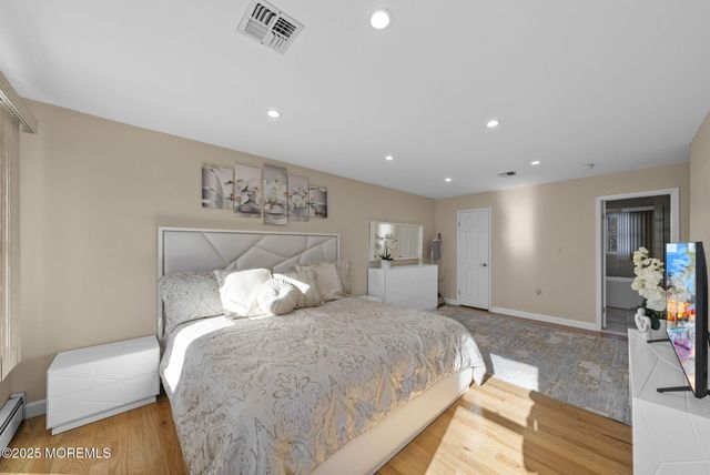 22 Denise Court, Manalapan, NJ 07726