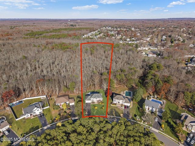 22 Denise Court, Manalapan, NJ 07726