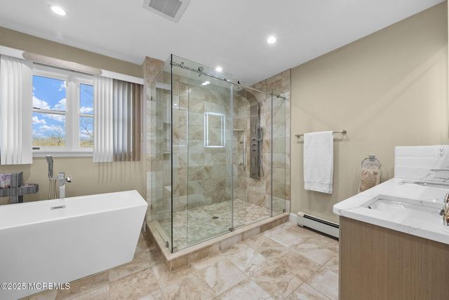 22 Denise Court, Manalapan, NJ 07726