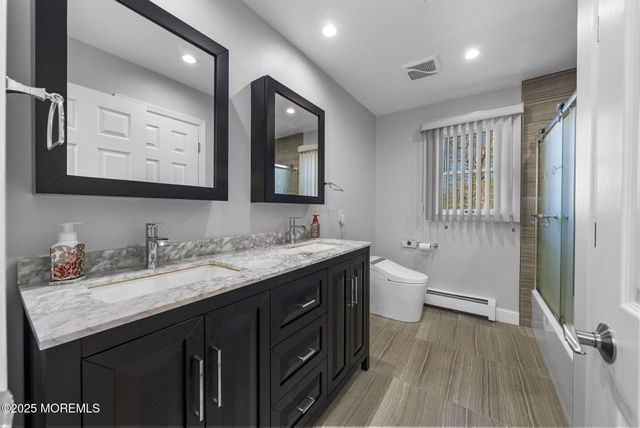 22 Denise Court, Manalapan, NJ 07726