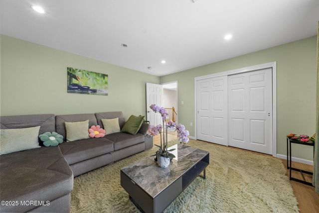 22 Denise Court, Manalapan, NJ 07726