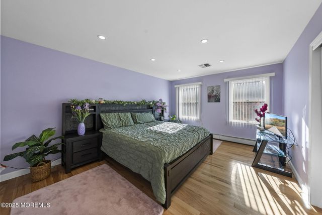 22 Denise Court, Manalapan, NJ 07726