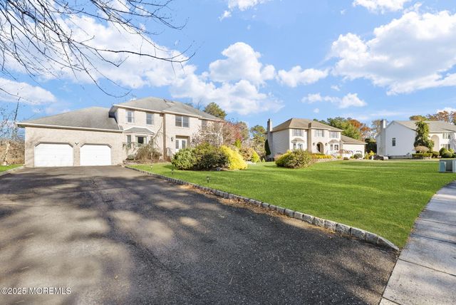 22 Denise Court, Manalapan, NJ 07726