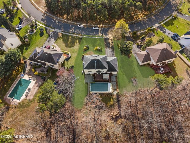 22 Denise Court, Manalapan, NJ 07726