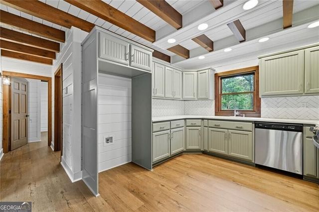 509 E Valley Road NE, Rydal, GA 30171