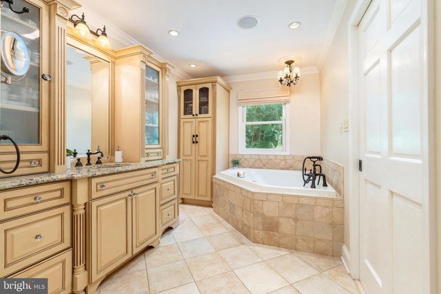 2047 STONE RIDGE LN, Villanova, PA 19085
