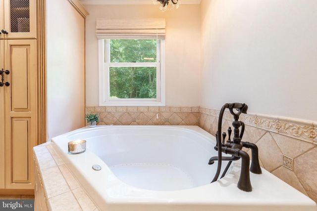 2047 STONE RIDGE LN, Villanova, PA 19085