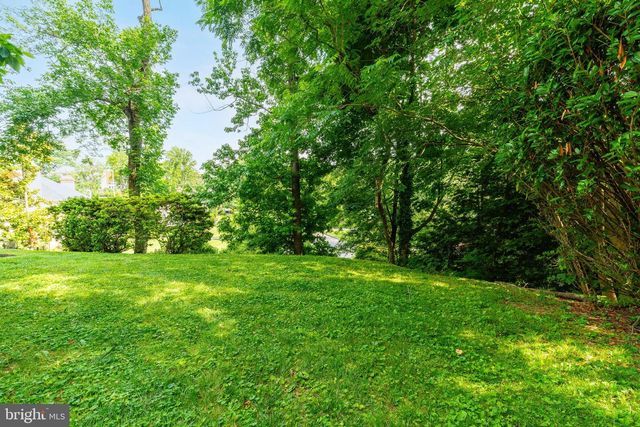 2047 STONE RIDGE LN, Villanova, PA 19085