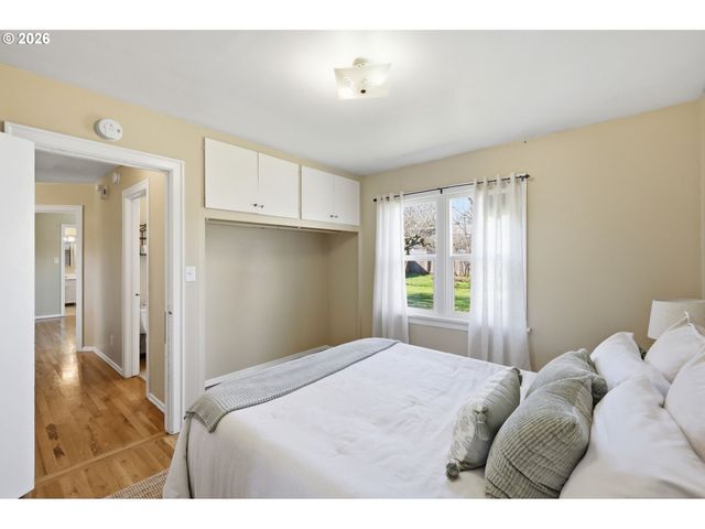 2950 FERRY St, Eugene, OR 97405