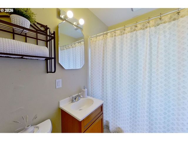 2950 FERRY St, Eugene, OR 97405