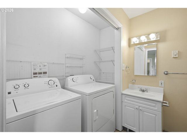 2950 FERRY St, Eugene, OR 97405