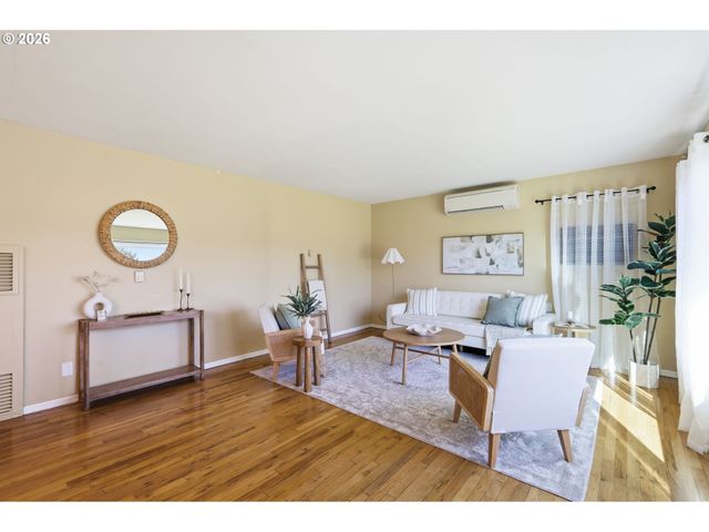 2950 FERRY St, Eugene, OR 97405