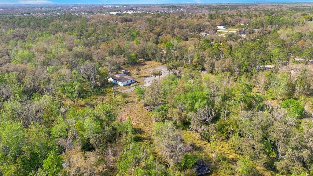 Image 4 of property listing at 953 BARON ROAD, Orlando, FL 32828