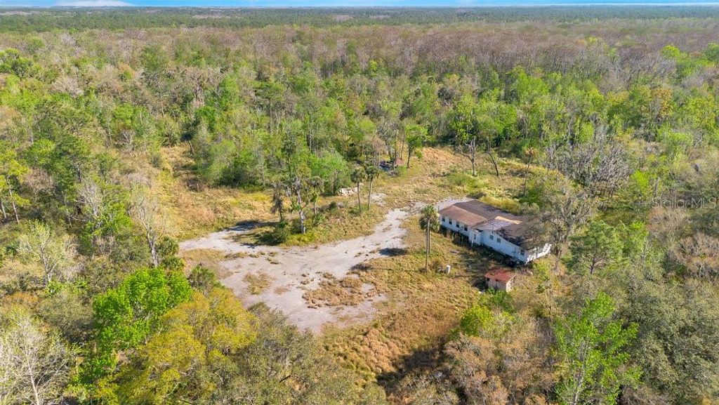 Image 6 of property listing at 953 BARON ROAD, Orlando, FL 32828