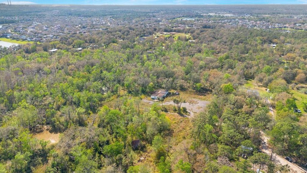 Image 8 of property listing at 953 BARON ROAD, Orlando, FL 32828