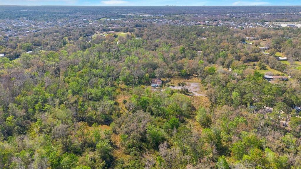 Image 9 of property listing at 953 BARON ROAD, Orlando, FL 32828
