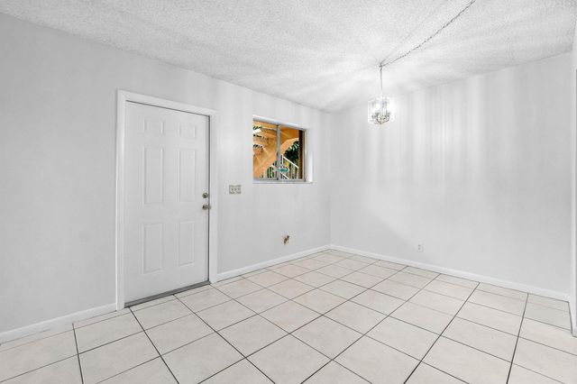 1876 Fairview Villas Drive 3, Palm Springs, FL 33406