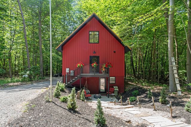 6907 126th Avenue, Fennville, MI 49408