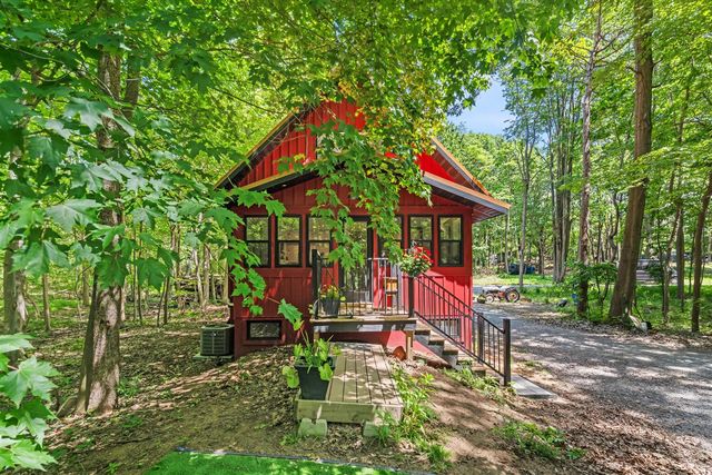 6907 126th Avenue, Fennville, MI 49408